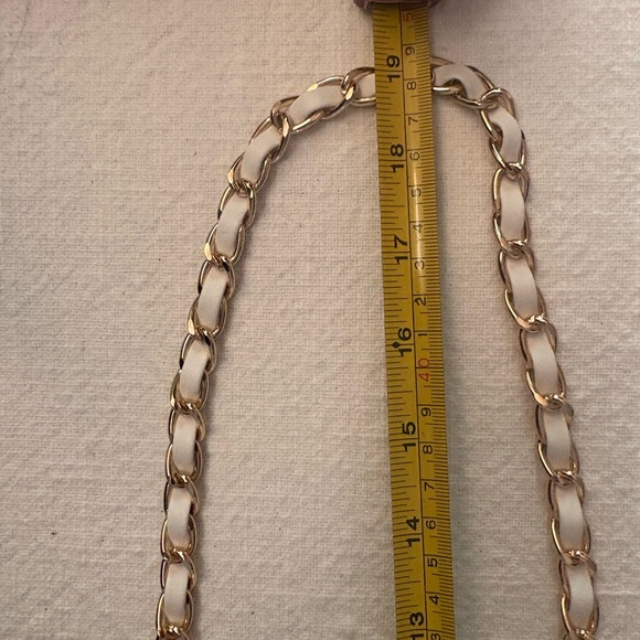 NWOT Forever21 White Quilted Chain Crossbody - Picture 9 of 12